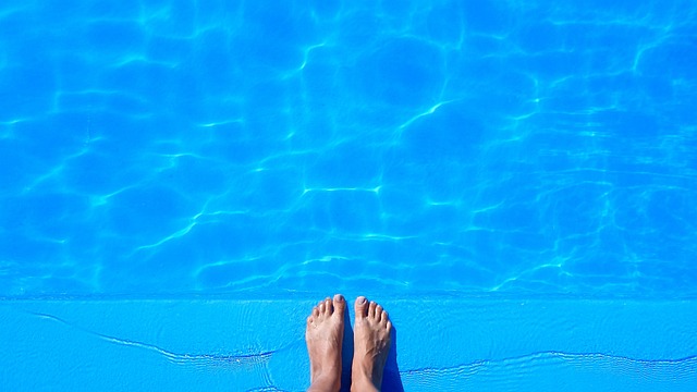 nohy u vody